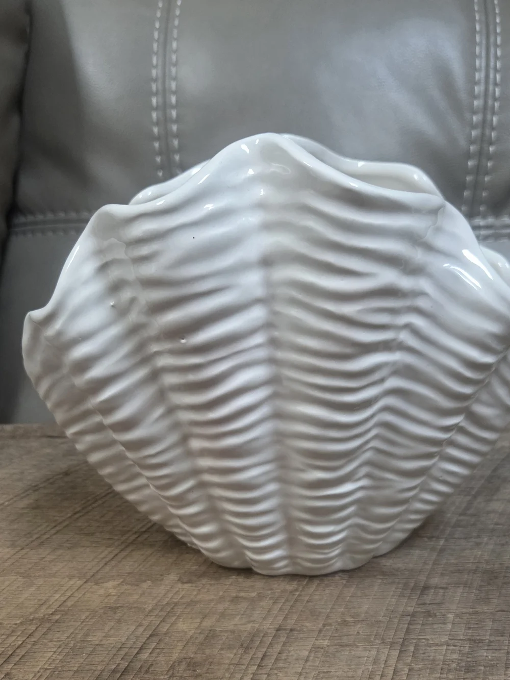 Kohl's White Scalloped Ceramic Vase ~ Coastal Decor ~ Bin Q